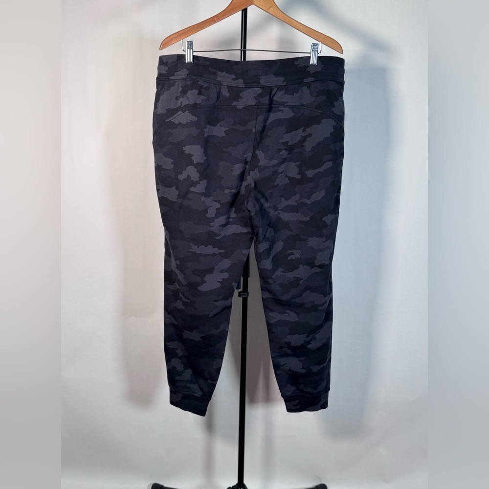 NWOT Lululemon Scuba High-Rise French Terry Jogger Heritage 365 Camo Dee… - Picture 5 of 6